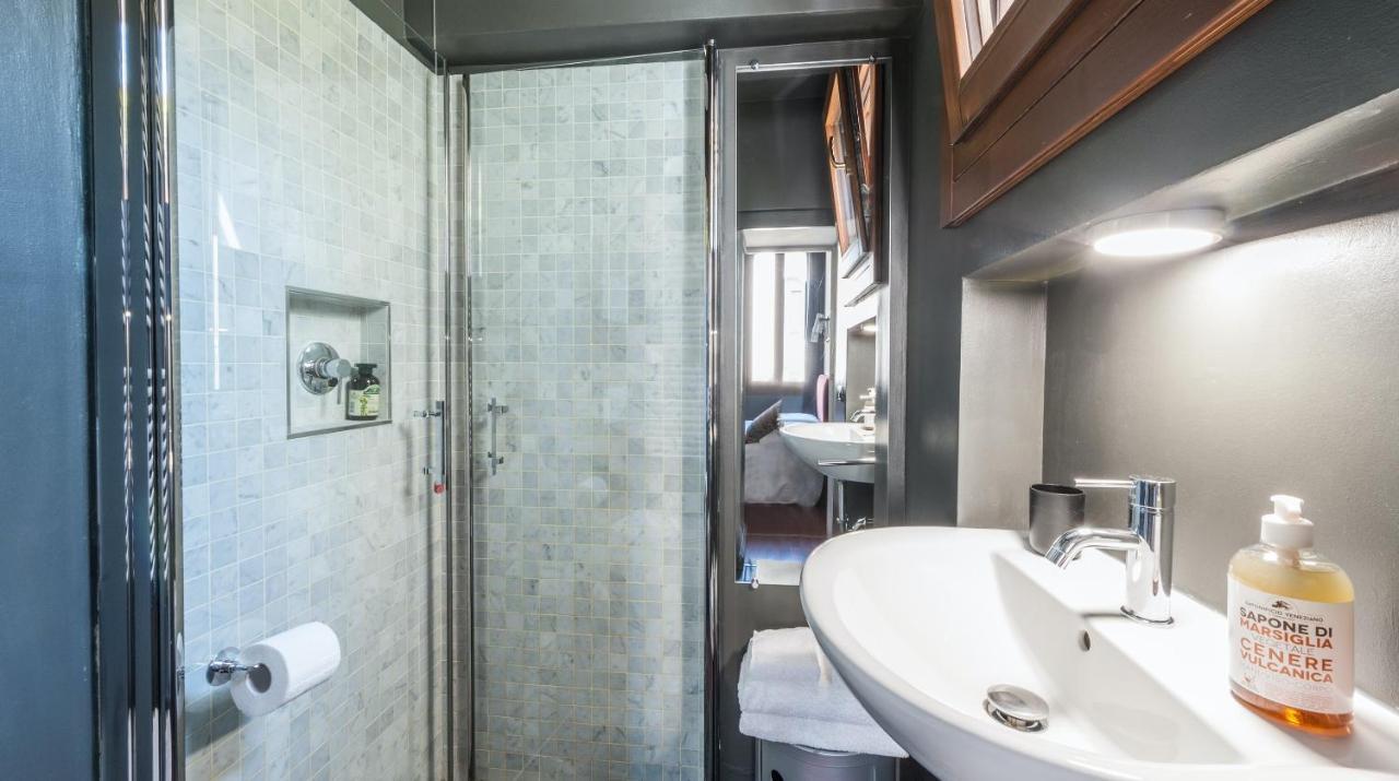 Stylish Renovated Apartment In The Heart Of The City 威尼斯 外观 照片