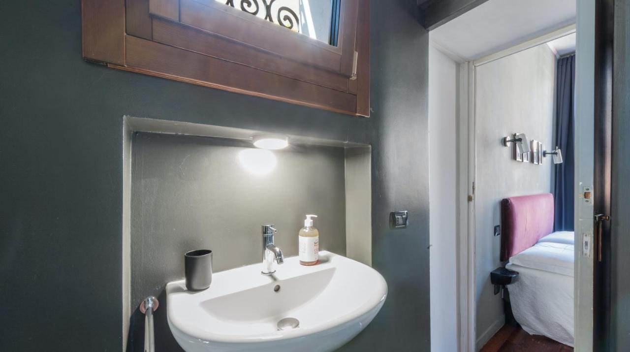 Stylish Renovated Apartment In The Heart Of The City 威尼斯 外观 照片